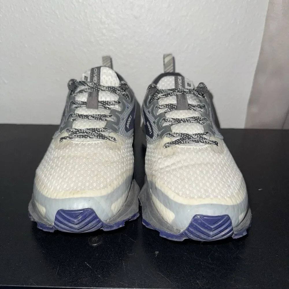 Brooks Womens Divide 2 1203421B042 Gray Running Shoes Sneakers Size 8.5 B
